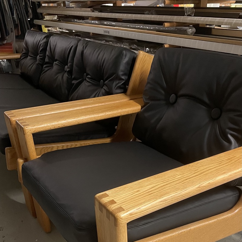 Esko Pajamiehen Bonanza sohvakaluston entisöintityö