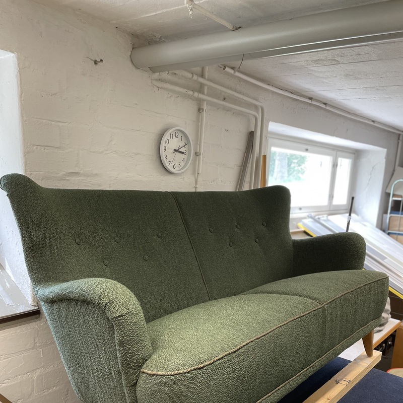 Ilmari Lappalaisen Laila-sohvan verhoilu- ja entisöintityö